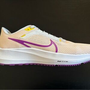 Nike Womens Pegasus 40 Running Shoes